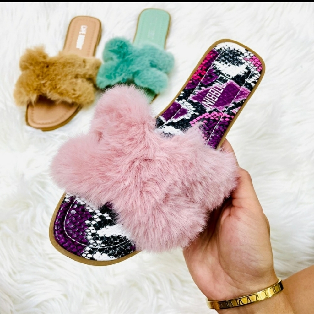 🆕️ LAST 2! Cape Robbin Fur Slides - Picture 9 of 10